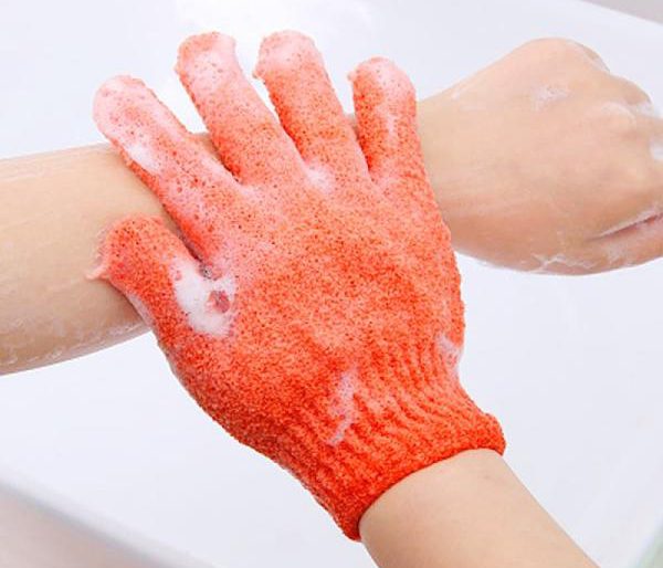 Những mặt lợi ích của găng tay tắm mang đến là gì?